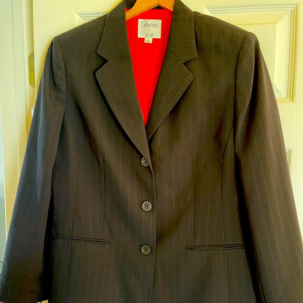 LeSuit Jacket Black red pin stripes, 3 button,